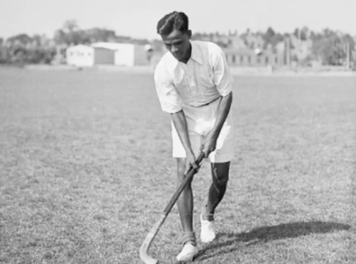 Dhyan Chand - ध्यानचंद को फुटबॉल में पेले और क्रिकेट में ब्रैडमैन के समतुल्य माना जाता है